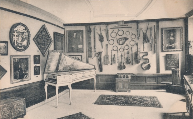 Two muchosás of the brothers Thomas en François Piron in the Paviljon «l’Art Ancien en Flandre» during the Exposition Universelle & Internationale de Gand 1913 – «Salle de la vie intellectuelle»